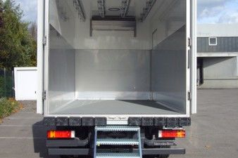 Refrigerated Truck with Meat Rails
