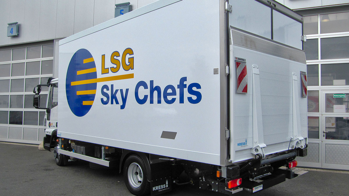 LSG Sky Chefs fährt Kühlfahrzeuge von KRESS